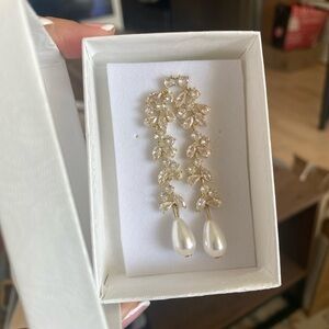 Elegant Gold and Pearl Drop Earrings